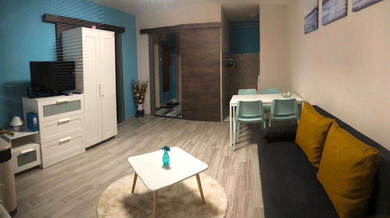 Happy Bunnies Apartman I - Gunarasfurdo Домбоввар Екстер'єр фото